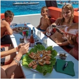 Sea Luxe in navigazione con aperitivo a bordo